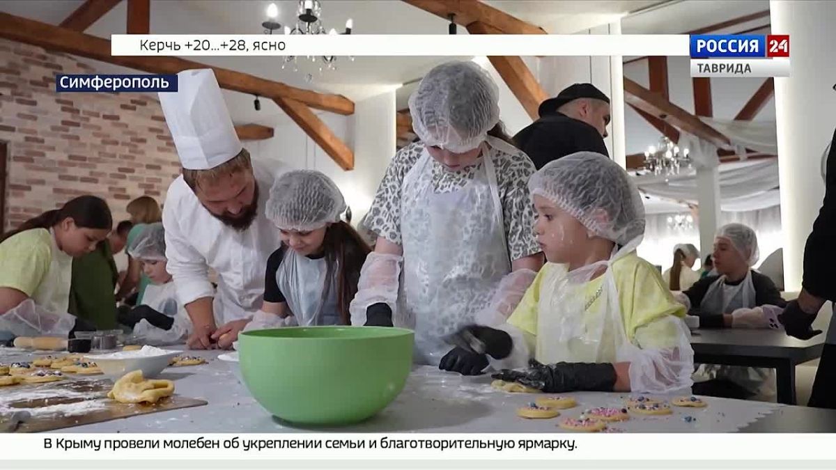 В Симферополе состоялся гастрономический семейный праздник «Хлеб да соль: семейный день в славянских традициях»
