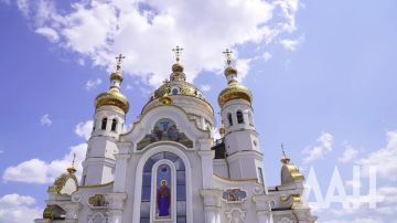 Влюбленная пара дружинников приняла крещение накануне Дня семьи, любви и верности