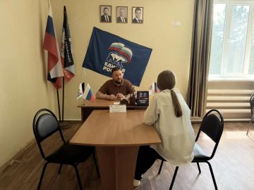 В общественной приемной Всероссийской политической партии "Единая Россия" состоялся личный прием граждан, который провел Председатель Старобешевского муниципального совета Дмитрий Олегович Блинов