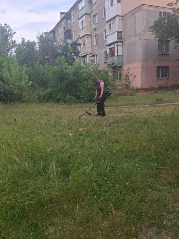 Кузбасс помогает благоустраивать горловские дворы