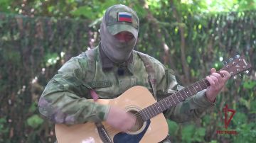 Сквозь серые тучи, по снегу, Сынок, прилечу я, приеду…