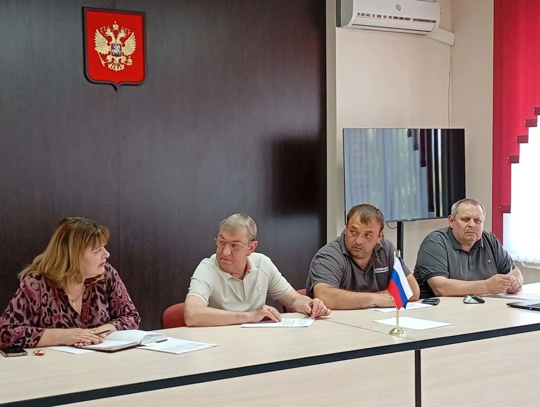 С начальником управления жилищно-коммунального хозяйства администрации округа Татьяной Коляденко провели очередное заседание штаба по подготовке инфраструктуры к осенне-зимнему периоду