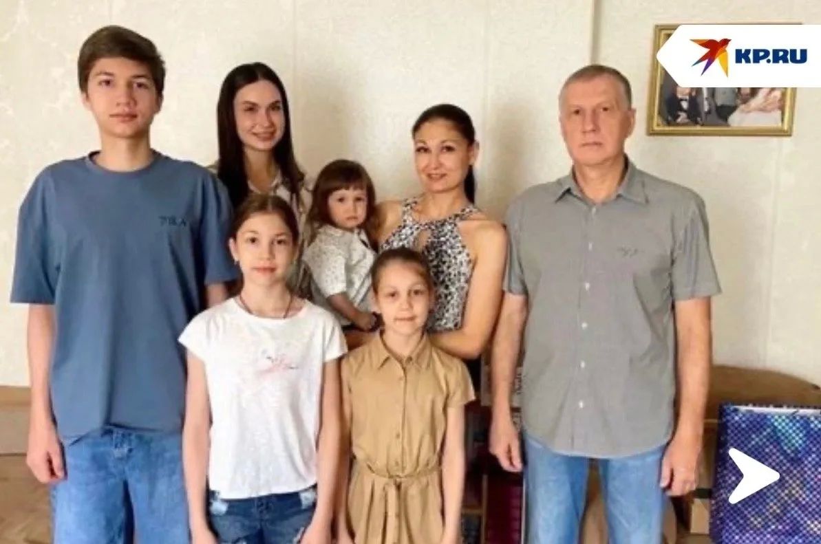 «Безусловная любовь и личный пример»: многодетная семья Руцинских из ДНР поделилась секретами крепкого брака и гармоничного воспитания детей