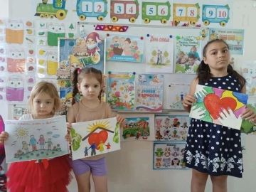 По Мангушскому округу стартовала серия праздничных мероприятий, посвященных Дню семьи, любви и верности!