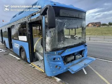 Дрон ВСУ атаковал пассажирский автобус в белгородском селе Никольское, пострадал мирный житель, сообщил оперштаб