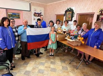Сегодня, 9 июля 2026 года, в рамках проекта "Единая страна-доступная среда", реализуемого Единой Россией был проведен мастер-класс по декоративно-прикладному искусству с активистами Донецкой Местной Общественной Организации...