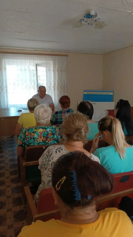 Председатель Амвросиевского муниципального совета Александр Шульга провел встречу с жителями села Василевка
