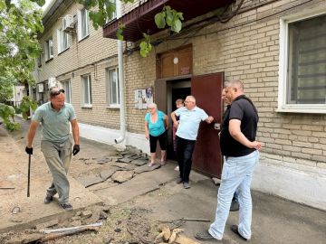 Начальник Старобешевского территориального отдела Артем Ляшов провел рабочую встречу с жителями улицы Победы, обеспокоенными состоянием прилегающей территории после завершения ремонтных работ на тепловых сетях