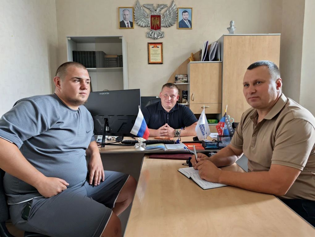 Заместитель главы Администрации Старобешевского округа Николай Чеботаев провел встречу трудовым коллективом МБУ «Уютный округ» поселка Новый свет