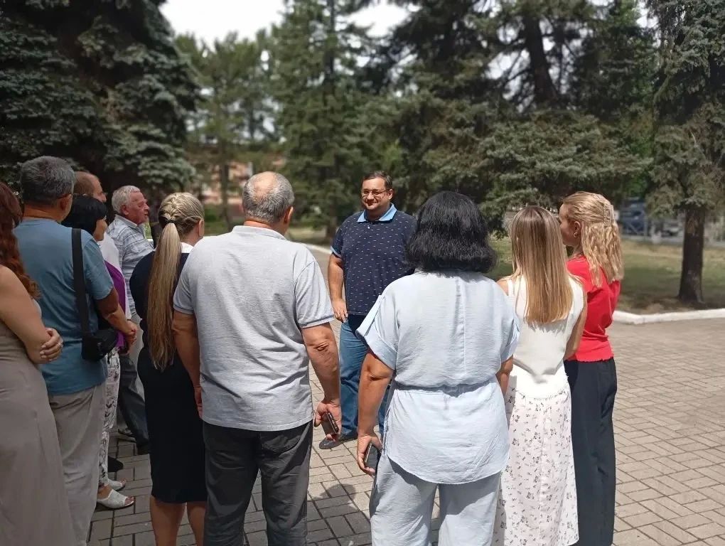 Заместитель Главы Администрации Владимир Иванович Топузов провёл встречу с жителями пгт Мангуш