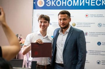 Оставайтесь дома! Макаров поздравил выпускников экономического факультета ДонГУ