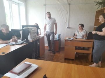 Сегодня состоялась встреча председателя Тельмановского муниципального совета Дмитрия Липчанского с коллективом Контрольно-счётной палаты Тельмановского муниципального округа