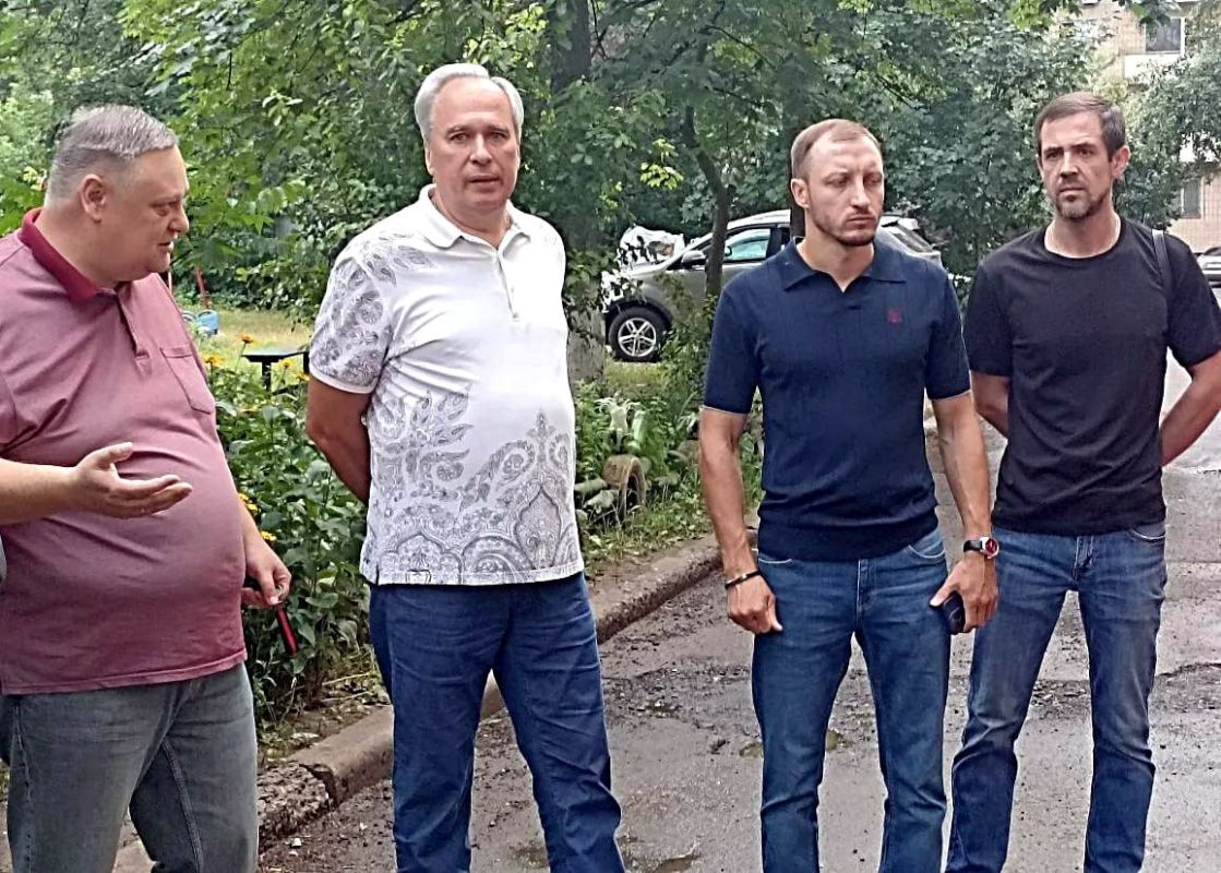 Иван Адамец: В рамках проекта «Управдом» заместитель руководителя районной Управы Алексей Шлапак совместно депутатами горсовета Дмитрием Пефтеевым, Валерием Солодовниковым и Сергеем Остапенко провёл встречу с жителями дома №...