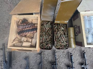 ФСБ обнаружила крупный схрон с оружием и боеприпасами на окраине Донецка