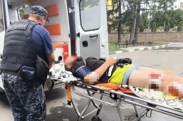 Росгвардейцы спасли раненых мужчин при взрыве в Волновахском районе
