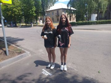 В рамках Единого дня безопасности детей инспектор по пропаганде безопасности дорожного движения ОГИБДД ОМВД России «Дебальцевский» Евдокимова И.А. совместно с заведующим сектором по вопросам молодежной политики администрации...