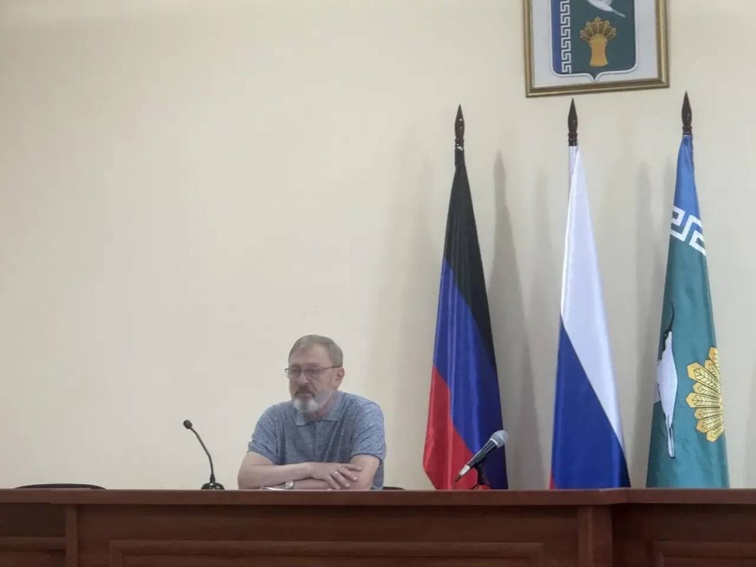 Глава Мангушского округа провёл плановое аппаратное совещание