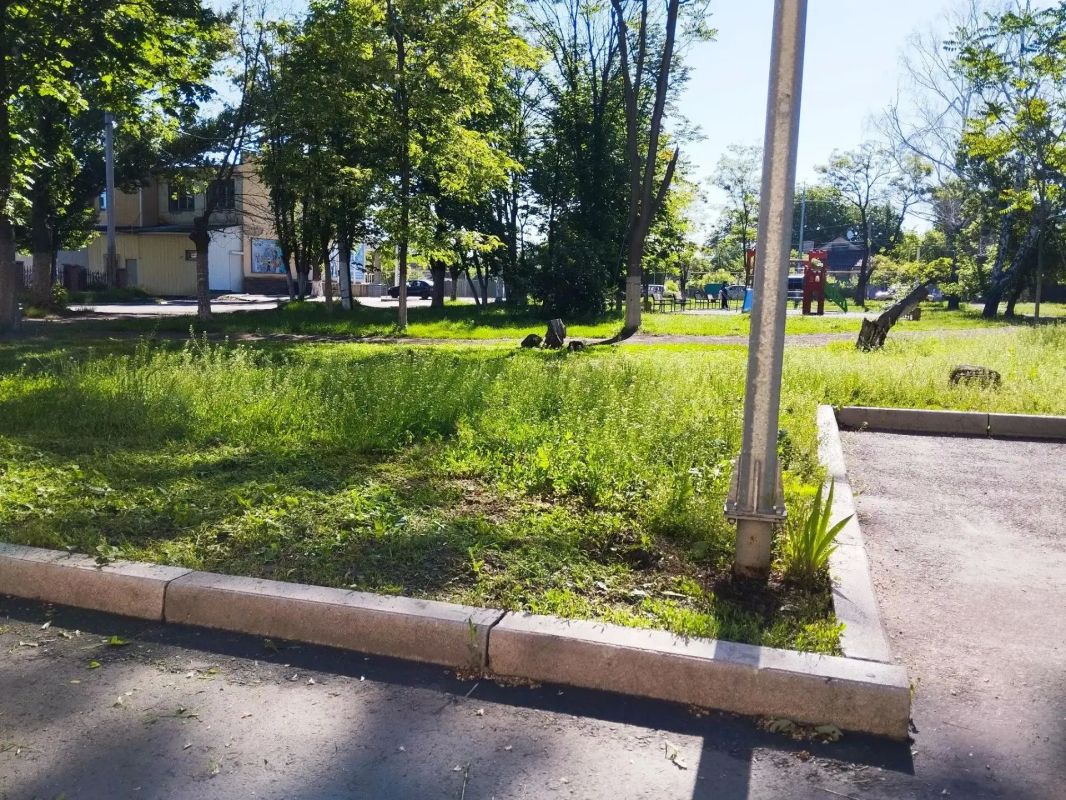 В Шахтерском округе продолжаются работы по благоустройству