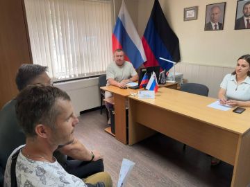 Приём граждан в общественной приёмной партии "Единая Россия" города Снежное