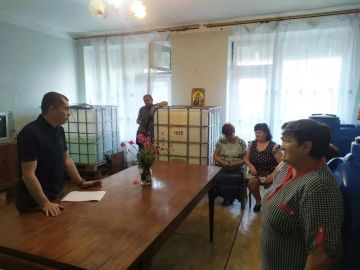 10 июля, заместитель главы администрации городского округа Торез Александр Остапенко провёл встречу с жителями пункта временного размещения