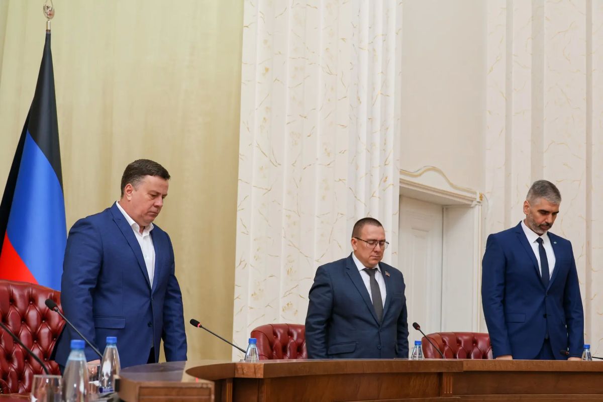 Константин Кузьмин: Открывая пленарное заседание почтили память активистов «Молодой Республики», которые трагически погибли 4 года назад в этот день