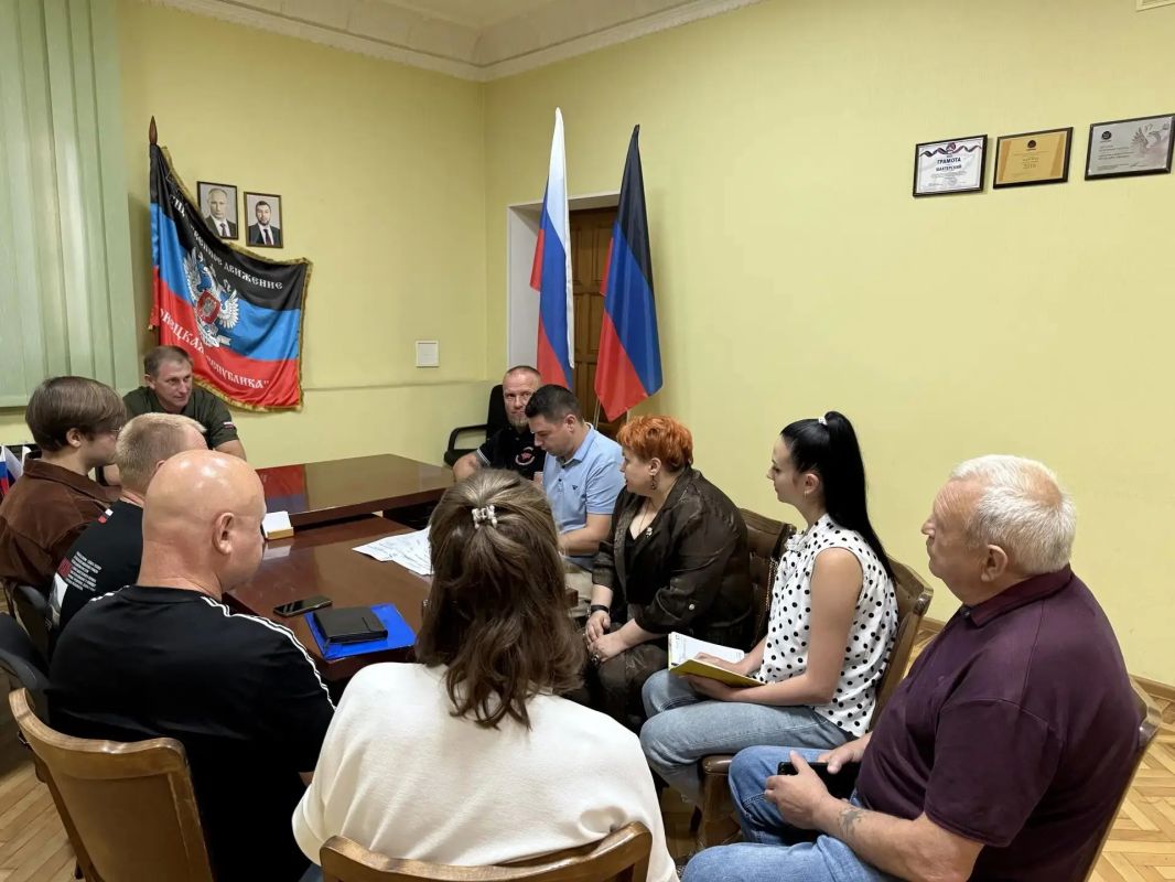 Глава Шахтерского округа встретился с активистами общественных организаций и НКО