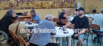 Сегодня на базе Донецкого городского молодёжного центра прошёл турнир по шахматам среди ветеранов специальной военной операции, посвящённый Дню семьи, любви и верности