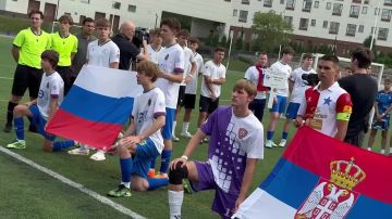 Атмосферу на поле турнира Кубка Дружбы можно описать так: мощь, сила и дух!