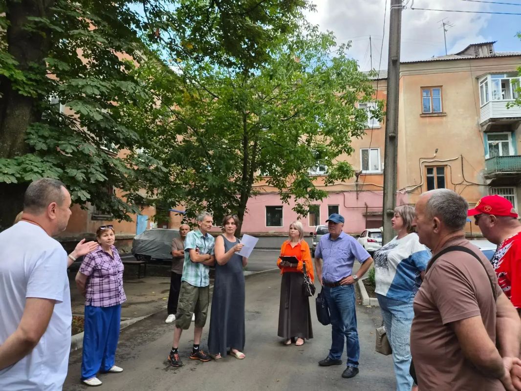 Евгений Поплавский: Еще одна встреча с жителями в минувшие выходные прошла по адресу: ул. Вокзальная, 67