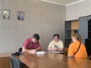 Сегодня, 13 июля, Глава муниципального образования городской округ Торез Артем Чесноков провел прием населения по личным вопросам