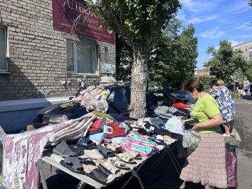 Сотрудники отдела торговли и бытового обслуживания администрации округа в рамках очередного рейда по выявлению мест несанкционированной торговли в Ясиноватой установили несколько точек, где граждане активно реализуют ходовые...