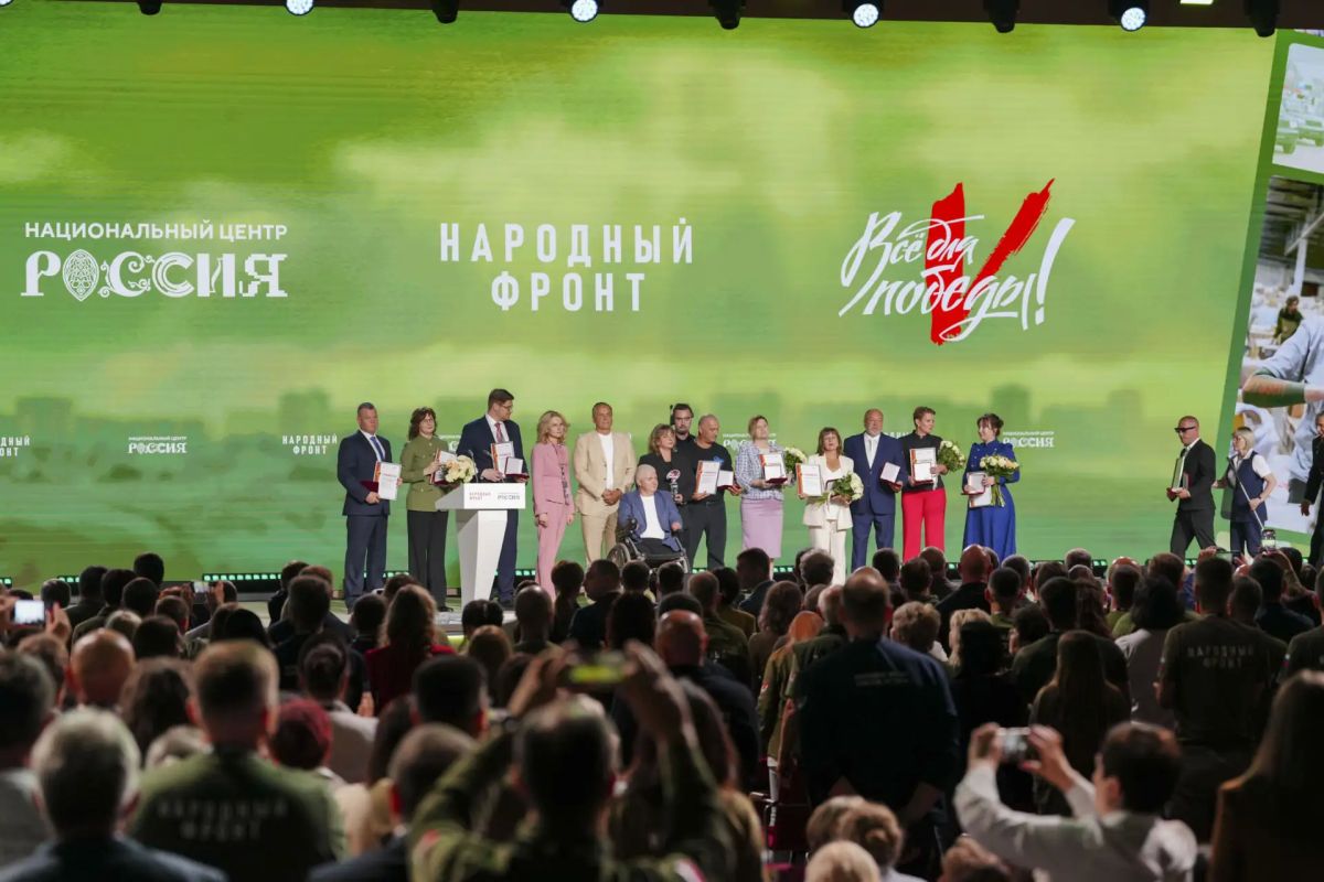 Татьяна Голикова наградила лауреатов премии Народного фронта «Все для победы!»