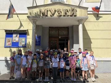 Понедельник в пришкольном лагере «Ромашка» прошел под знаком истории!