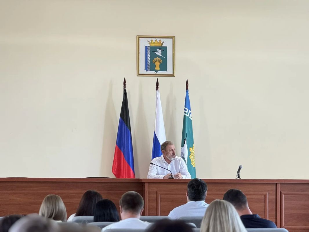 Провел расширенное рабочее совещание