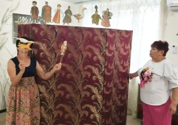 В Центре социального обслуживания города Дебальцево появился новый формат досуга, который покорил сердца подопечных — куклотерапия