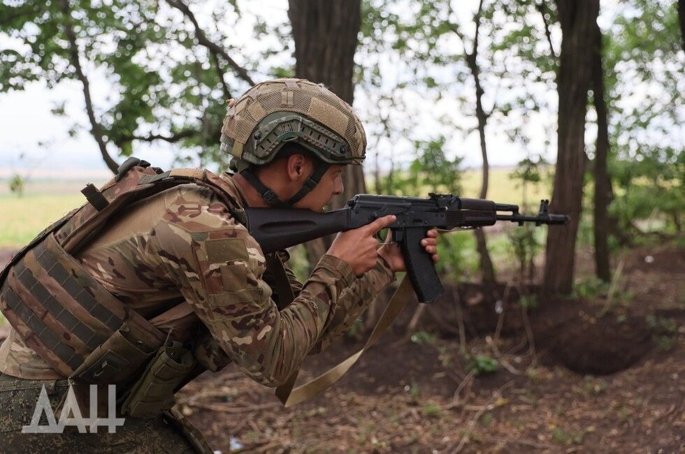 Российские военные слаженно выдавливают противника из Красного Лимана — мнение