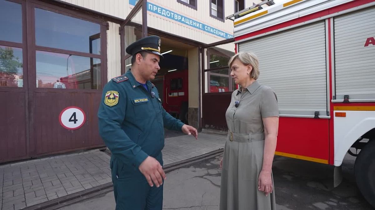 В новом выпуске НАСТОЯЩИХ Елена Никитина отправляется в пожарно-спасательную часть №3 Кировского района Донецка