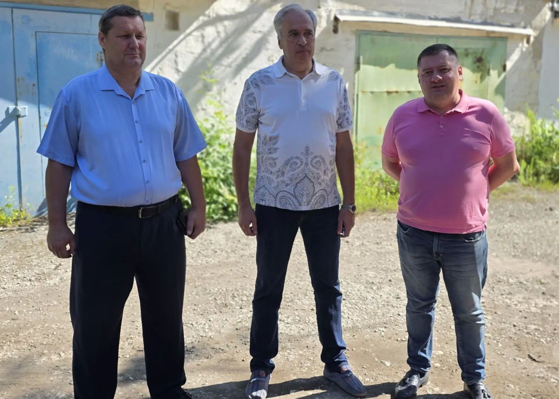 Иван Адамец: Совместно с депутатами горсовета Эдуардом Момотом и Валерием Солодовниковым, а также представителями Единого регионального фонда капремонта МКД провёл встречу с жителями у дома № 107 по улице Бакинских Комиссаров