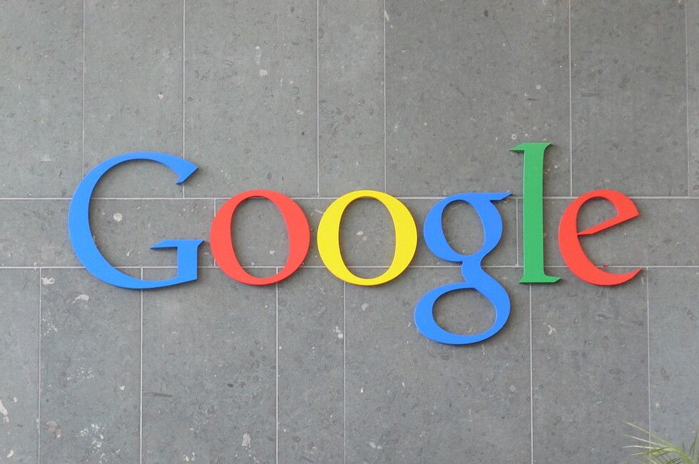Эксперт призвал заранее подготовиться к жизни без Google Play и App Store