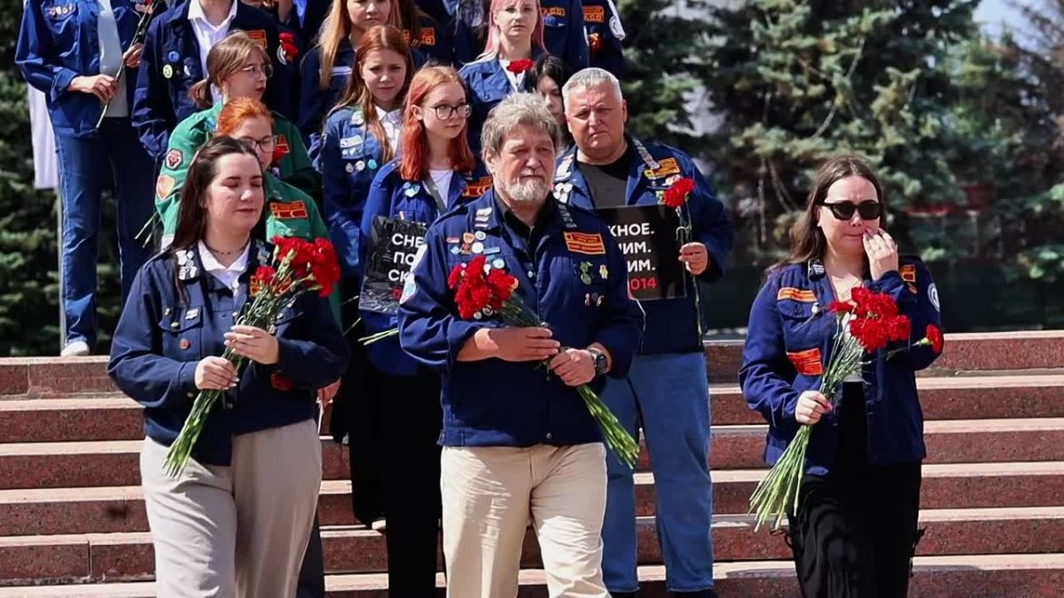 Молодёжь Самары почтила память мирных жителей, погибших при авиаударе по Снежному