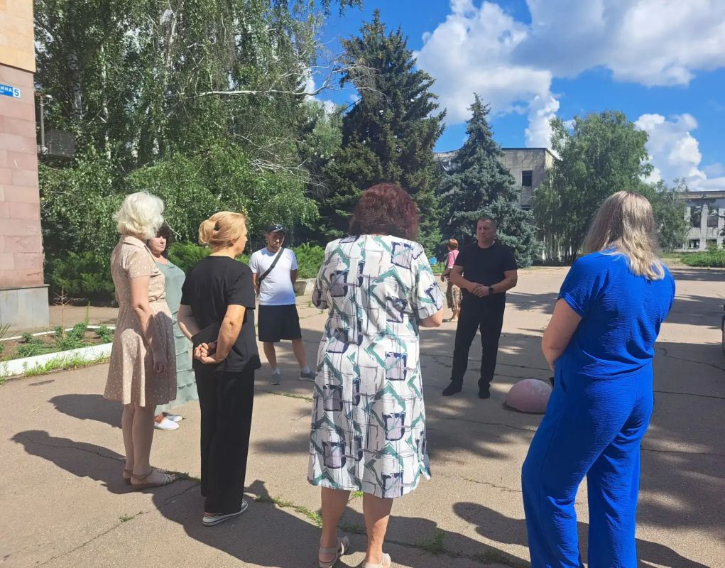 Сегодня, 16.07.2026, заместитель главы администрации городского округа Дебальцево Валерий Иванович Бессараб провел встречу с населением в городе Светлодарск