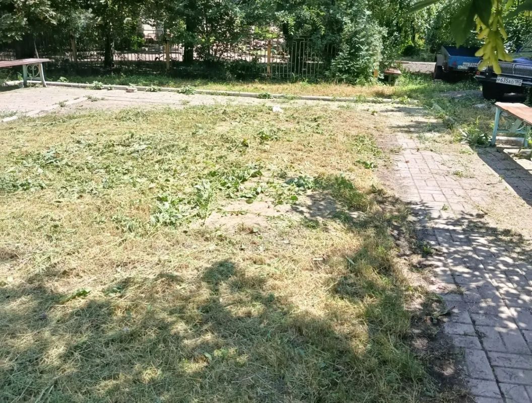 Сегодня, 16 июля, с целью приведения территории в надлежащее санитарное состояние в Кировском внутригородском районе города Макеевки силами Макеевского филиала УНКО «Единый региональный фонд по управлению многоквартирными...