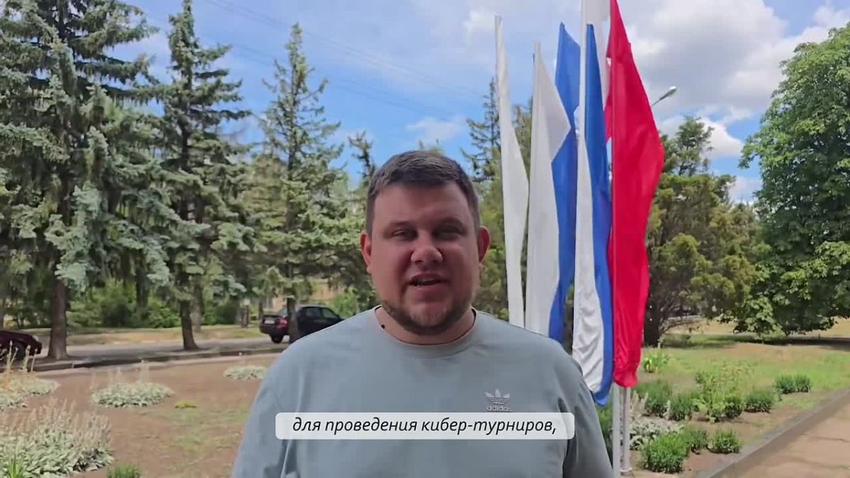Директор Молодежного центра Докучаевска Вадим Минченко поблагодарил регион-шеф за создание площадки для развития талантов ребят городского округа