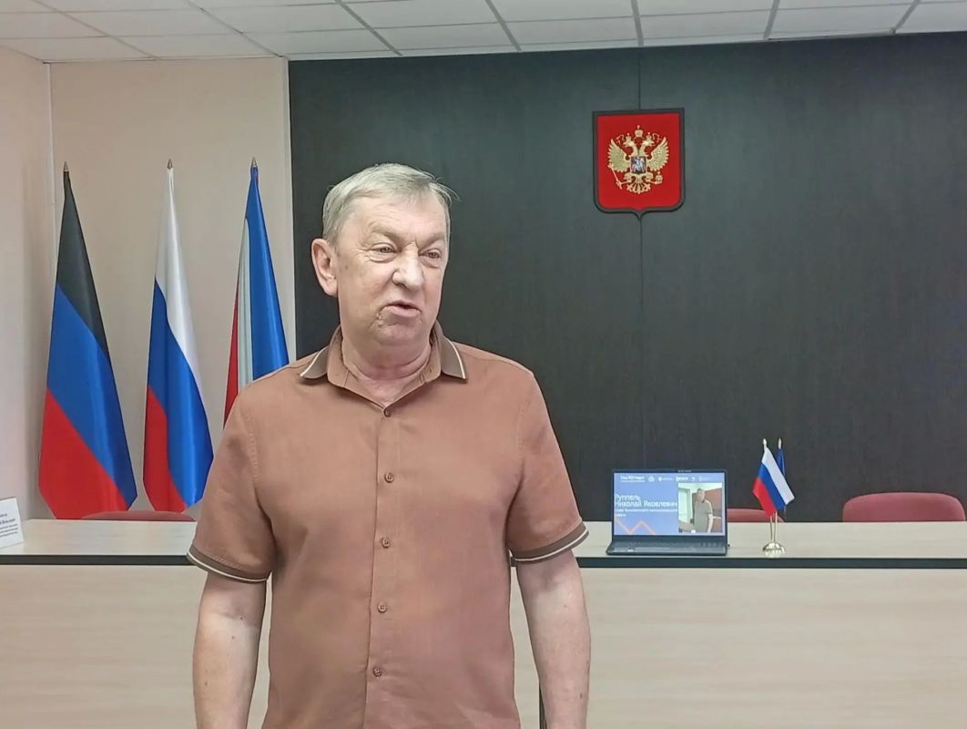 Встретился с молодежью Ясиноватой