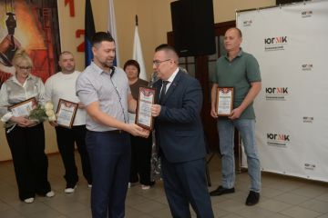 Андрей Крамар поздравил ветеранов отрасли и коллектив Енакиевского металлургического завода