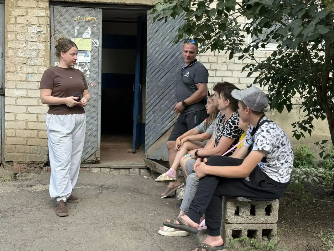 Депутат Амвросиевского муниципального совета Виктория Кудряшова провела встречу с жителями улицы Кутузова в Амвросиевке