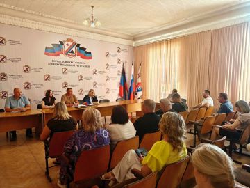 В Снежном представители органов местной власти обсудили ряд актуальных тем