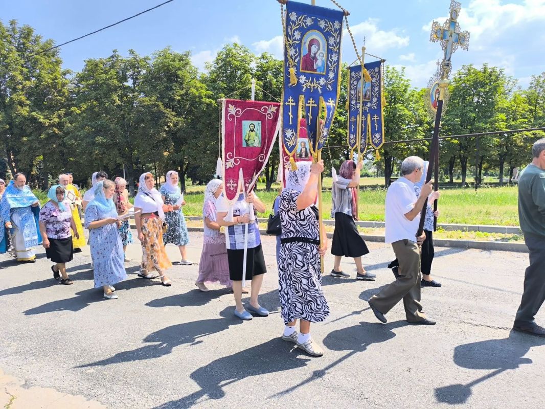 С праздником, дорогие братья и сестры! С днём Казанской иконы Божией Матери!