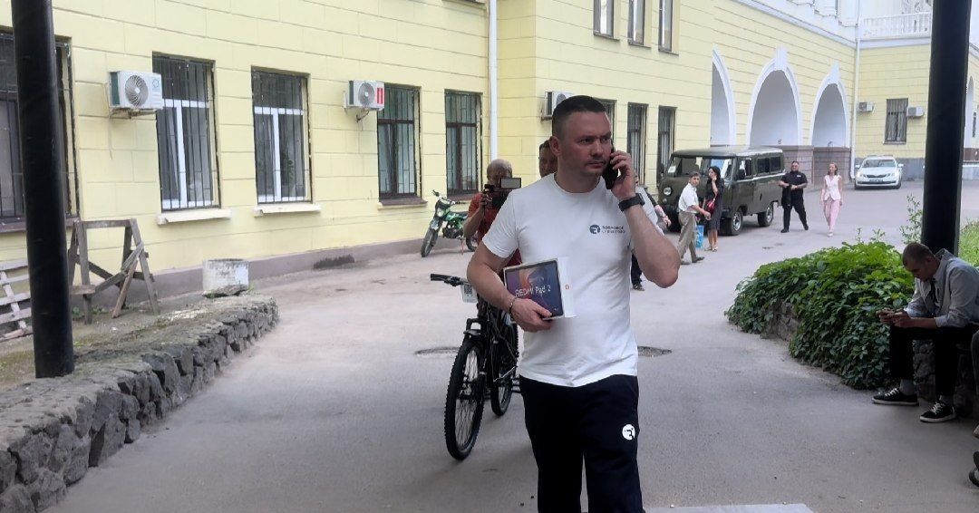 Навестили спасенную к Константиновке девочку