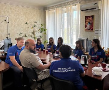 Иногда самые важные разговоры проходят не в официальном формате, а за чашкой чая